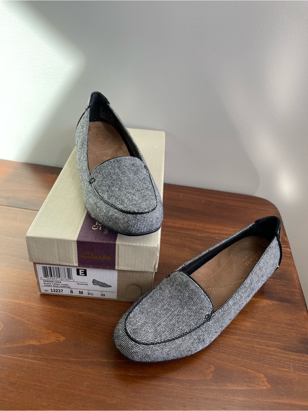 Clarks Women's Gray Loafer Flats - Classic Slip-On Comfort Size 8